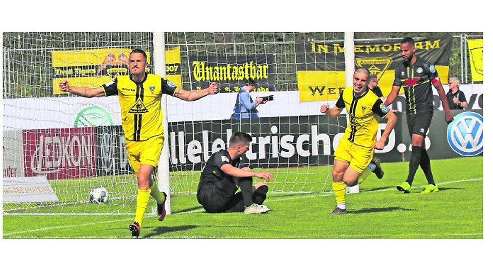 Das erlösende 2:1 im FVM-Pokalfinale gegen Fortuna Köln: Stipe Batarilo (l.) dreht nach seinemTreffer jubelnd ab, Blendi Idrizi (2.v.r.) sprintet hinterher. Foto: Gras