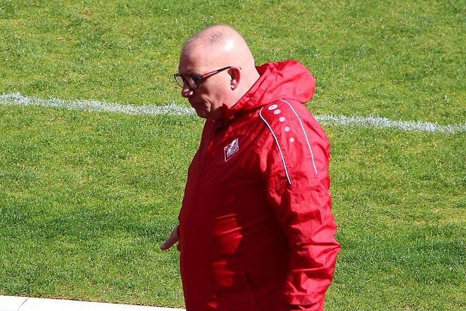 Sechs Spiele stehen für Stephan Houben und den 1. FC Viersen noch aus - ohne die mögliche Relegation.