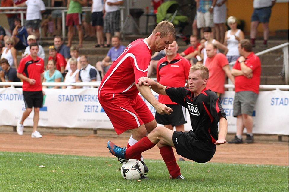 Spora (rot) hat bereits gespielt ist als einziges Team bereits in der nächsten Runde. Foto: Rinke