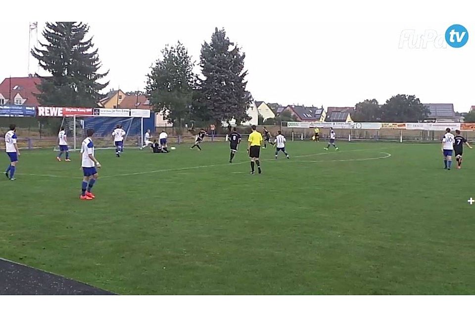 Hier erzielt Dustin Koricic das 1:0 für den SC Großschwarzenlohe.