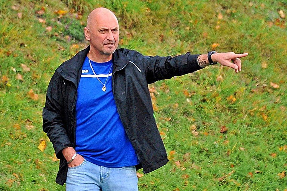 Helmut Gruschka ist nicht mehr weiter Trainer des SV Villenbach. Der A-Klassist hat sich von seinem Übungsleiter getrennt. Bis zur Winterpause übernimmt der bisherige Co-Trainer Maximilian Strobel.