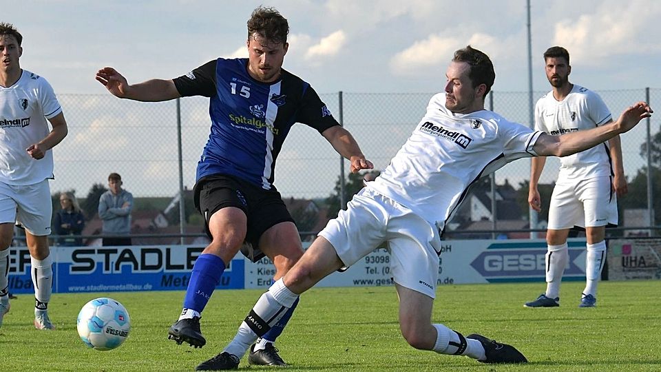 Der FC Thalmassing (links) lieferte im Heimspiel gegen Pielenhofen eine starke Mannschaftsleistung ab.
