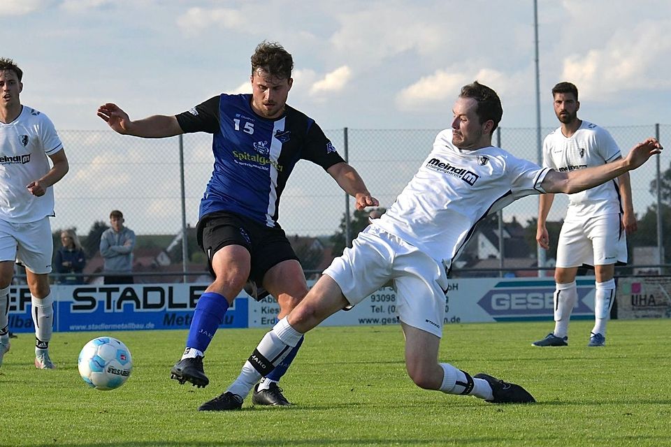 Der FC Thalmassing (links) lieferte im Heimspiel gegen Pielenhofen eine starke Mannschaftsleistung ab.