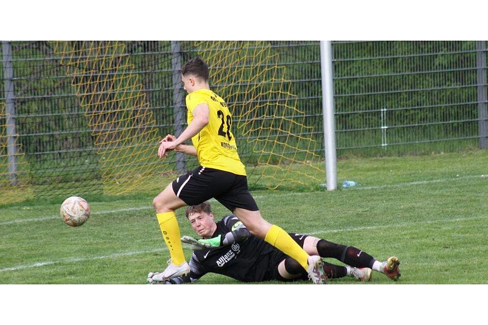  Jason Konopka und der FC Merkenbach erwarten Eisemroth bereits am Samstag, der SV Oberscheld und Torwart Robin Richter bekommen es Samstag daheim mit Meister Allendorf zu tun. (© Steffi Strömmer-Kneip) 