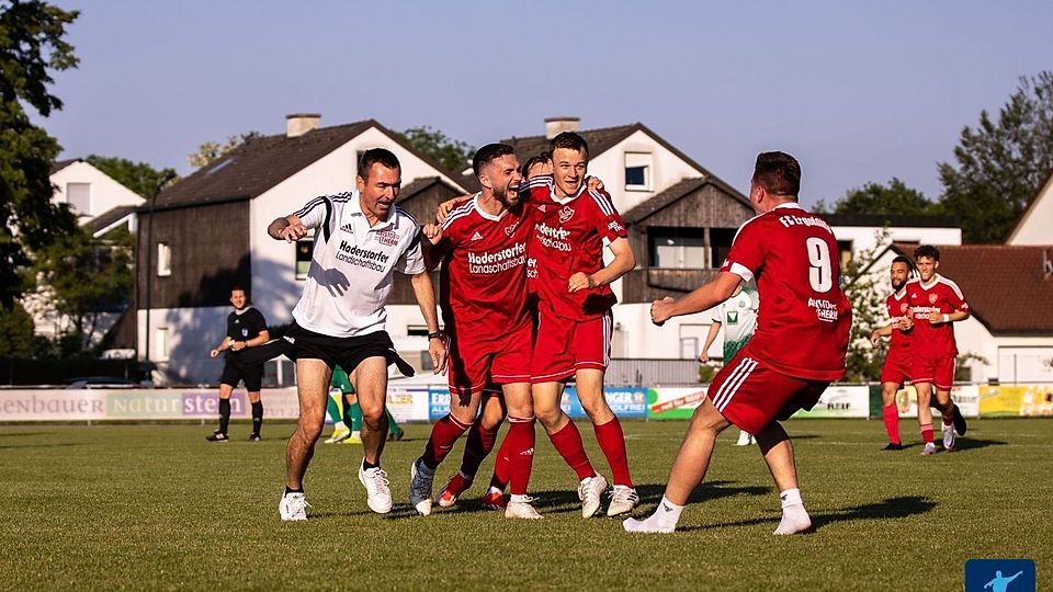 Der FC Ergolding sichert sich die Vizemeisterschaft der Bezirksliga West und darf sich nun berechtigte Hoffnungen auf die Landesliga machen.