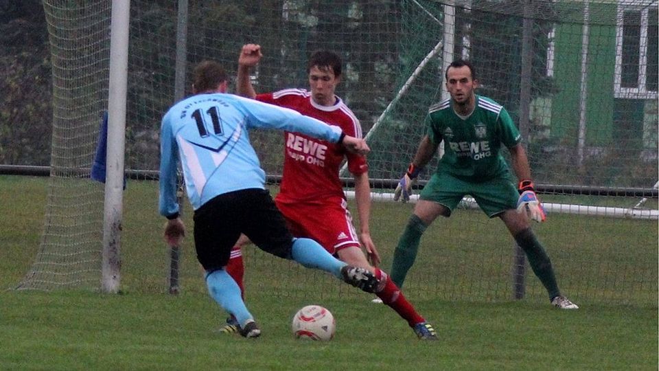 Sacir Nikocevic (rechts im Bild) ist die neue Nummer Eins im Kasten des Verbandsligisten 1. FC Schwalmstadt
