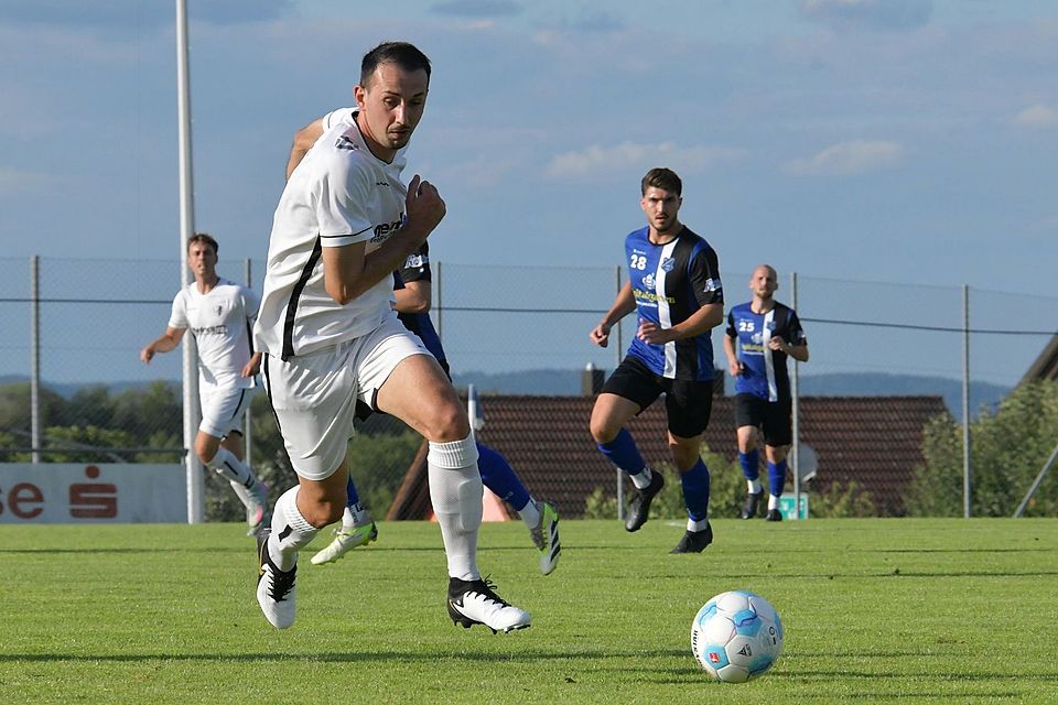 Leo Beqaj und der FC Pielenhofen-Adlersberg warten noch auf den ersten Punktgewinn. Klappt es gegen Aufsteiger Töging?