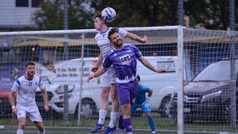 Kevin Knott (Rapid Lübeck) gegen Maurice Knutzen (VfR Neumünster).