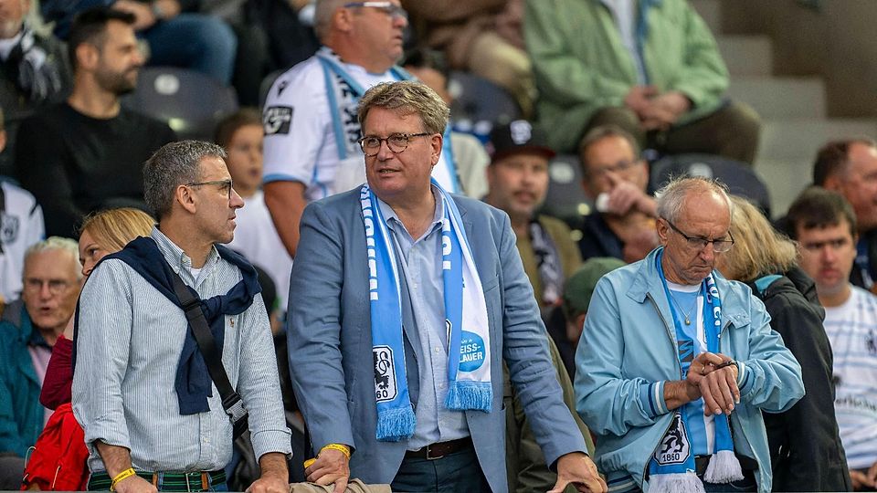 Martin Gräfer (m.), Vorstandsmitglied von „die Bayrische“, möchte mit dem „Bündnis Zukunft TSV 1860 München“ eine offene Kommunikationsplattform zum Wohle des Vereins schaffen.