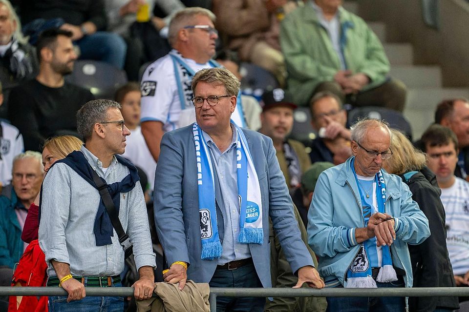 Martin Gräfer (m.), Vorstandsmitglied von „die Bayrische“, möchte mit dem „Bündnis Zukunft TSV 1860 München“ eine offene Kommunikationsplattform zum Wohle des Vereins schaffen.