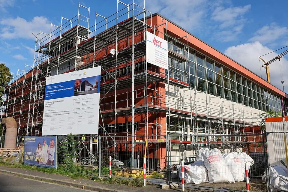 Auch die Sporthalle in Biebrich wird saniert. Auch die Sporthalle in Biebrich wird saniert.
