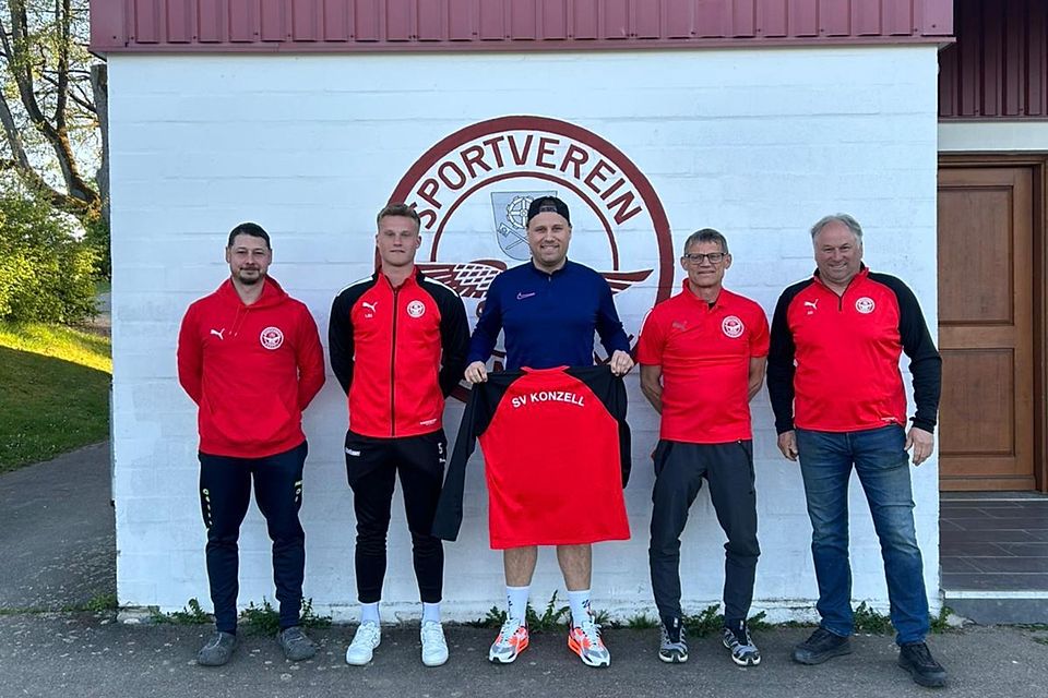  Von links nach rechts: Thomas Schedlbauer (Torwarttrainer), Lukas Schedlbauer (Sportlicher Leiter), Lukas Riedl (Spielertrainer), Peter Schedlbauer (Co-Trainer), Andreas Dilger (Sportlicher Leiter und Abteilungsleiter )
