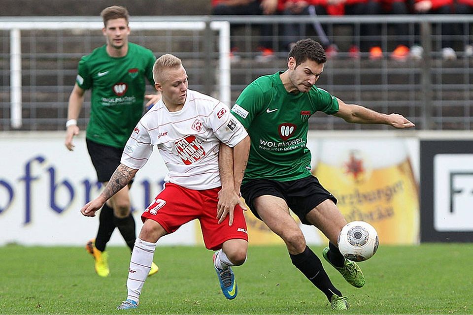 Aubstädter Königstransfer: Jens Trunk (in rot-weiß) kämpft ab sofort für den TSV um Tore und Punkte. F: Scheuring