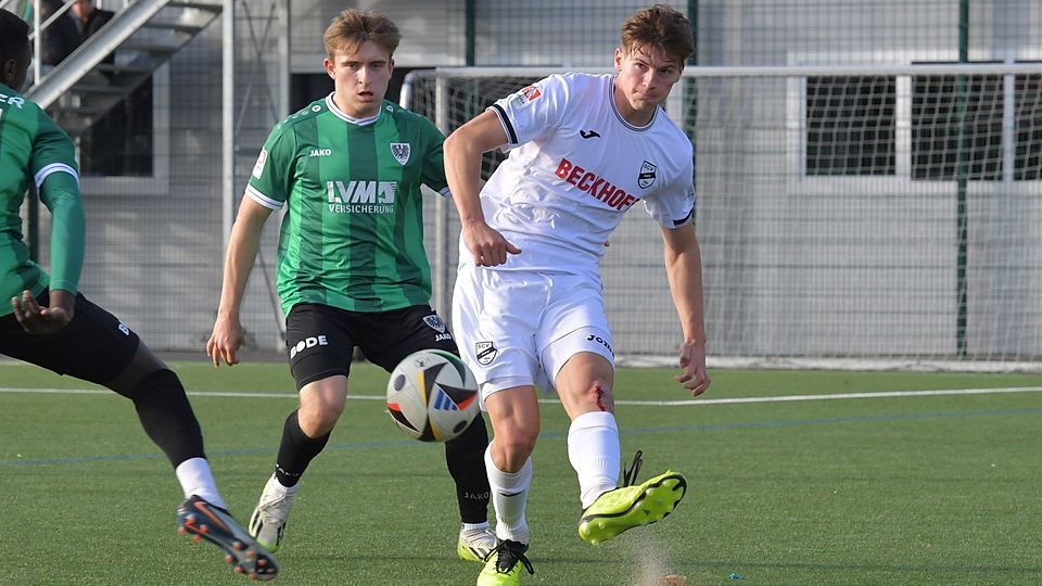 Henry Obermeyer (r.) erzielte für den SC Verl II in Münster den Anschlusstreffer zum 2:1.