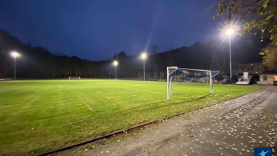 Mit einer Stunde Verspätung wurde das Spiel angepfiffen.