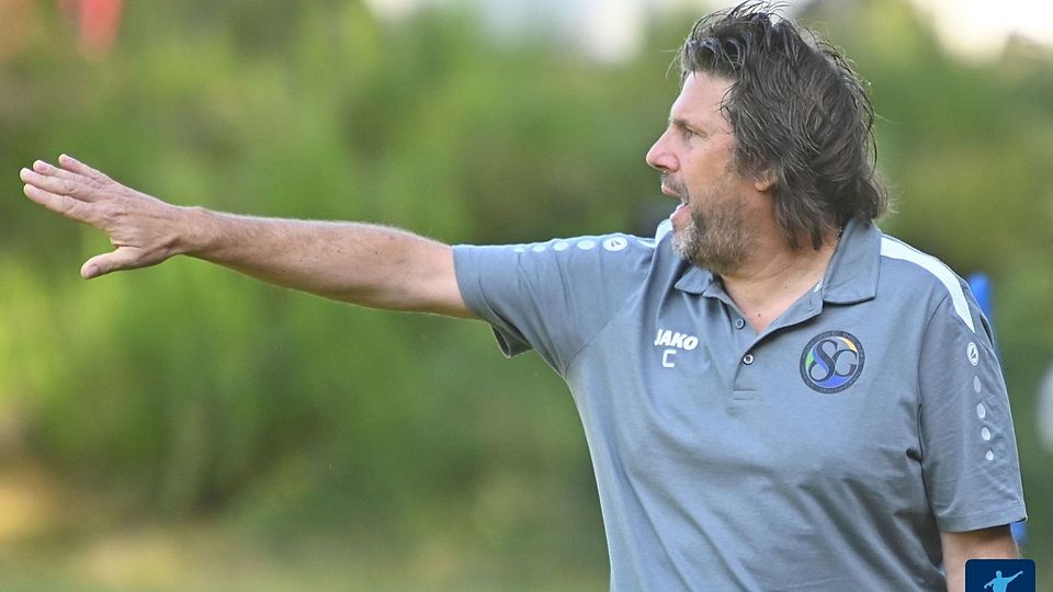 Macht sein Team fürs Pokalhalbfinale gegen Berndorf heiß: Preists Trainer Dieter Arens. 