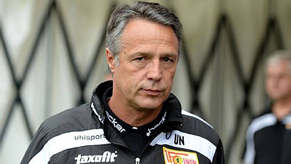 Unions Trainer Uwe Neuhaus fordert volle Pulle beim VfL Osnabrück. Foto: dpa