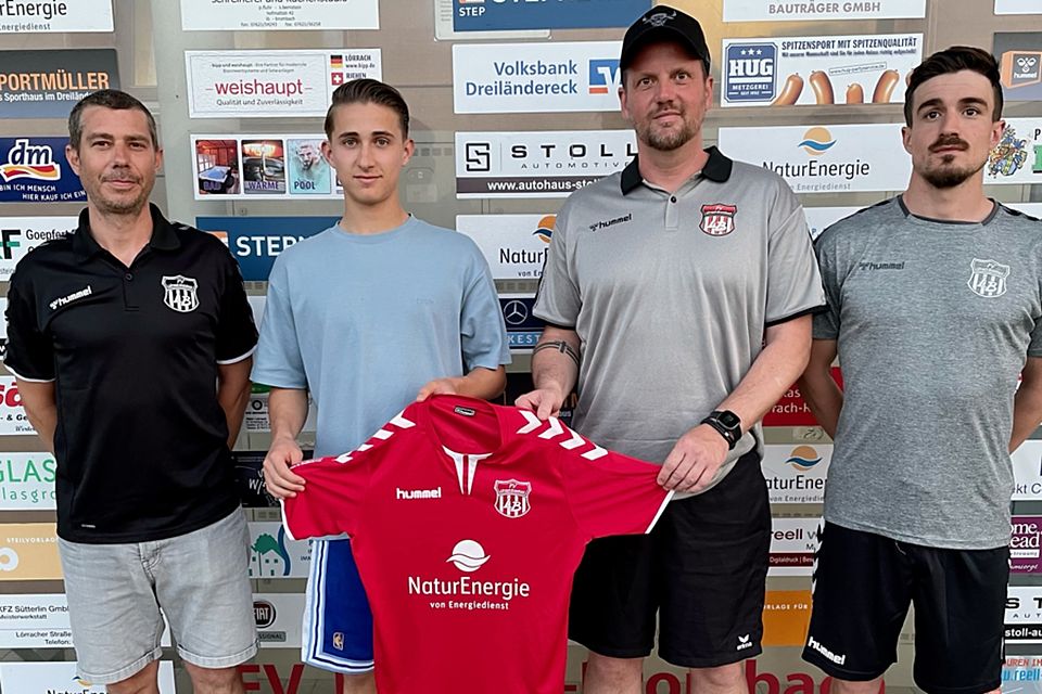 Von links: FVLB-Sportchef Tobias Jehle, Rückkehrer Robin Hinrichsen, Chefcoach Thorsten Szesniak und Co-Trainer Raphael Kiefl | Foto: Verein