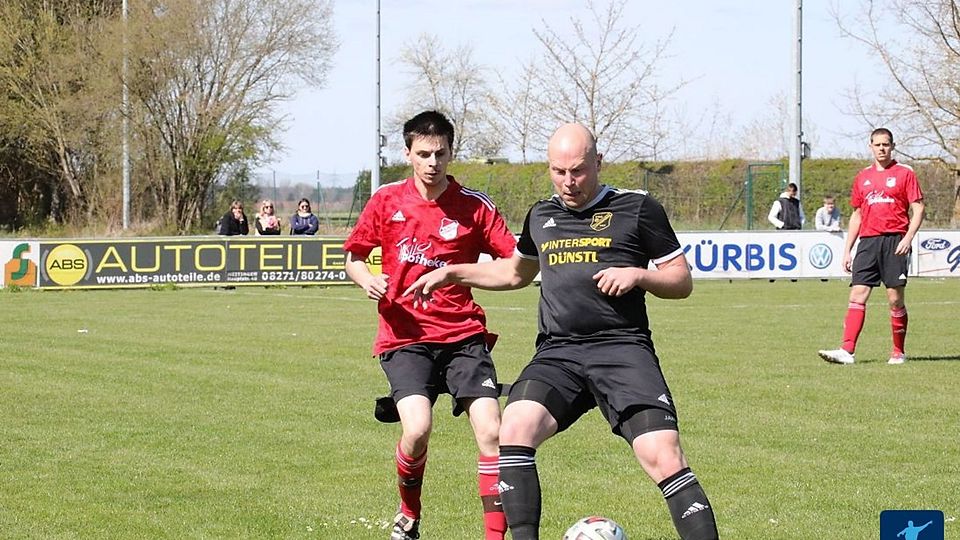 Die TSG Untermaxfeld um Patrick Auerhammer (rechts am Ball) konnte sich am Ostermontag gegen den SV Thierhaupten behaupten.