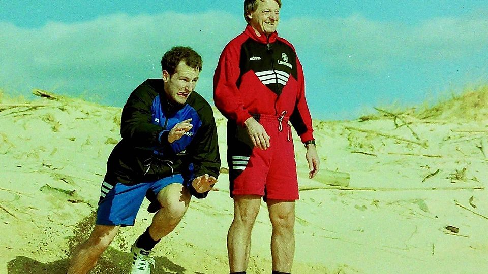Trainingslager in Portugal, Februar 1996: Strandtraining mit Hachings Erfolgstrainer Lorenz Köstner.