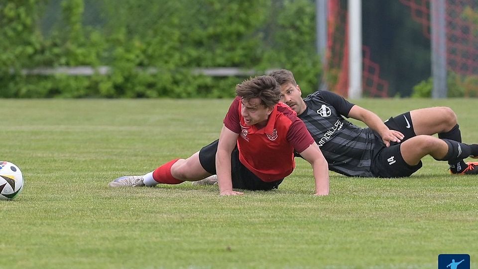 1:1 im Topspiel der Kreisklasse Dingolfing: Wendelskirchen (in schwarz) und Pilsting schenkten sich nichts und steuern auf ein Herzschlagfinale zu.