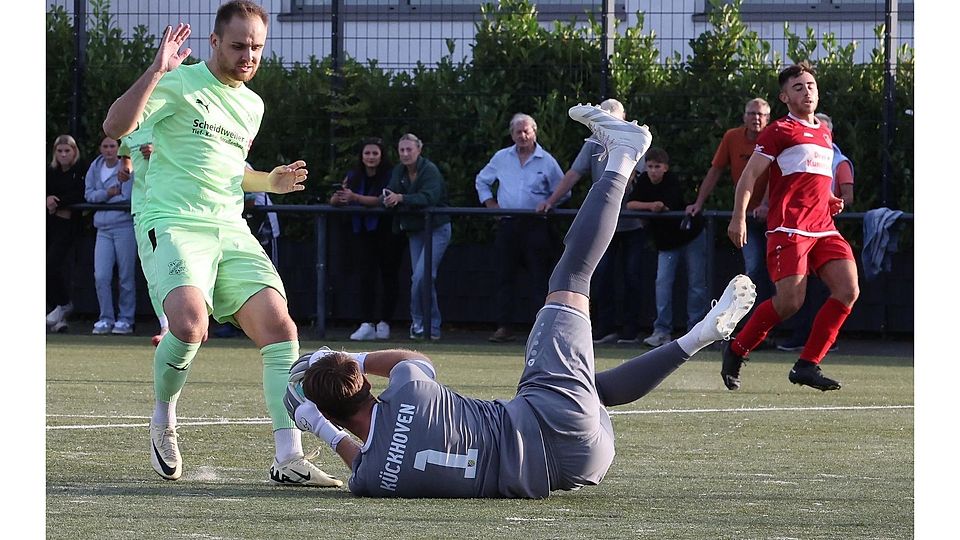 Bislang sehr torgefährlich unterwegs: Die Spieler des SV Brachelen (l.).