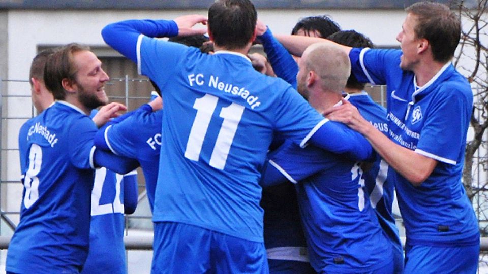 Rudelbildung erwünscht: Neustadts Fußballer wollen sechs Punkte aus den letzten zwei Saisonspielen. | Foto: Bernd Seger