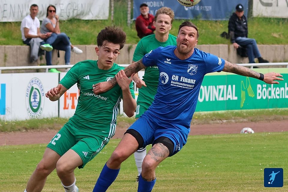 Obercastrop um Kevin Großkreutz (rechts) wird als heißer Meisterschaftskandidat gehandelt. Aber auch mit Holzwickede (in Grün) wird gerechnet.