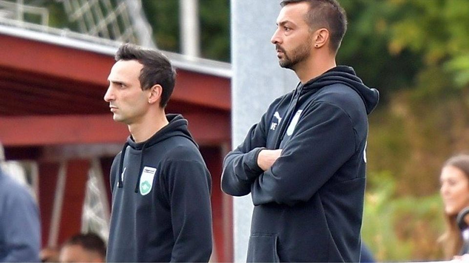 Das Trainerduo Volkan Koc (links) und Volkan Erdinc hat beim FC Starkenburgia Heppenheim seinen Rücktritt erklärt.	 Foto: Dagmar Jährling