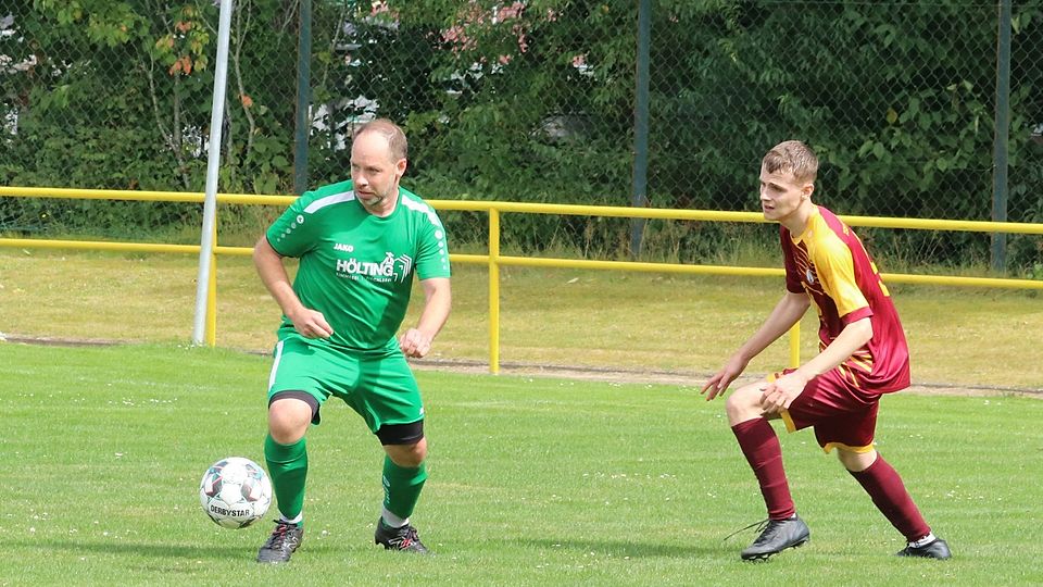 Ein Bild mit Symbolcharakter: Der 43-jährige Daniel Wessels gegen den 18-jährigen Benjamin Heuer.