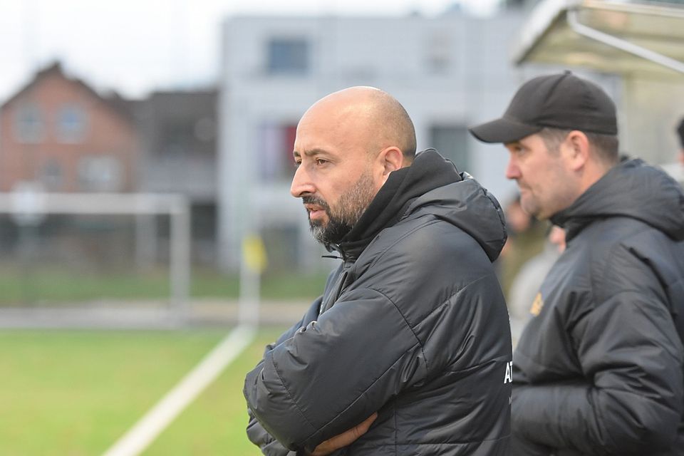 Sieht einen erfolgreichen Auftritt seines Teams: Levent Cayiroglu, Trainer des FC Kaunitz. Sieht einen erfolgreichen Auftritt seines Teams: Levent Cayiroglu, Trainer des FC Kaunitz.
