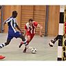 Ohne Niederlage in die Endrunde der Futsal-Kreismeisterschaft: Der FC Affing (rote Trikots) hier im Spiel gegen Igenhausen.  Foto: Hans Eberle