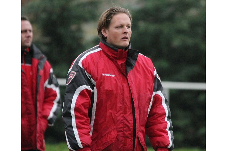 Bekam zwei Spiele Sperre wegen Schiedsrichterbeleidigung: Schenkenberg-Caoch Danny Gerlich. Bekam zwei Spiele Sperre wegen Schiedsrichterbeleidigung: Schenkenberg-Caoch Danny Gerlich.