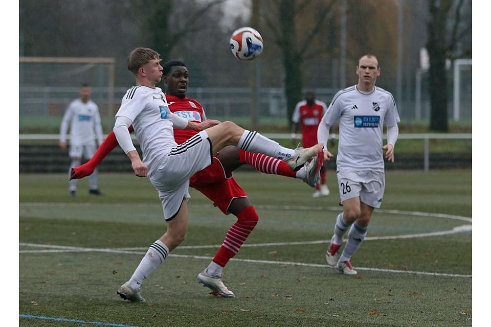 Infolge der geplanten, aber noch nicht verabschiedeten Strukturreform im SWFV ist das Derby zwischen dem SV Gimbsheim und Wormatia Worms II ab 2027/28 nicht mehr garantiert. Die Landesliga-Staffeln werden vor jeder Saison neu eingeteilt. Archivfoto: Christine Dirigo/pakalski-press Infolge der geplanten, aber noch nicht verabschiedeten Strukturreform im SWFV ist das Derby zwischen dem SV Gimbsheim und Wormatia Worms II ab 2027/28 nicht mehr garantiert. Die Landesliga-Staffeln werden vor jeder Saison neu eingeteilt. Archivfoto: Christine Dirigo/pakalski-press