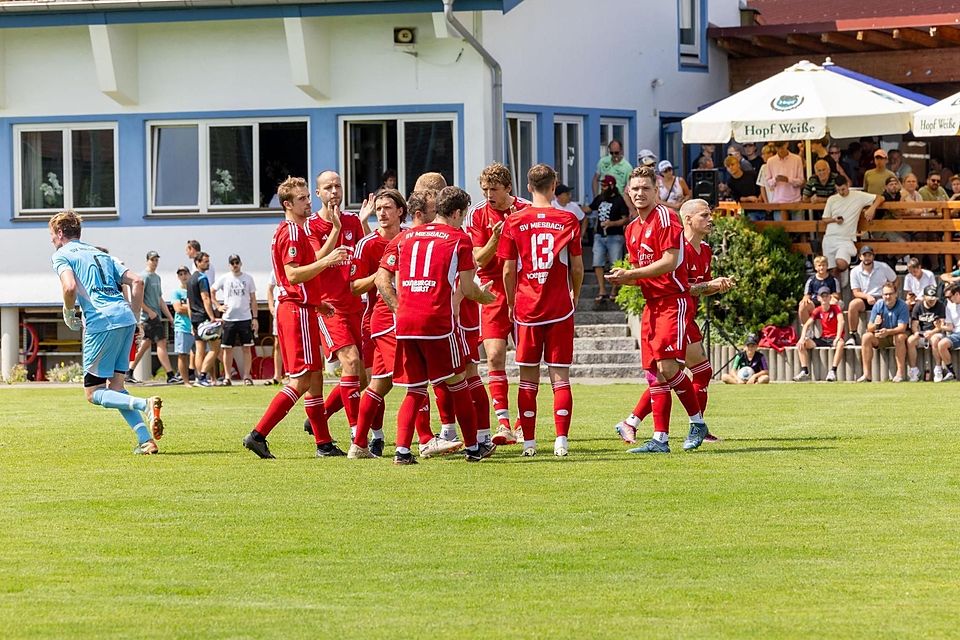 In der Bezirksliga haben sich die Miesbacher Fußballer pünktlich zum Jubiläum etabliert. In der Bezirksliga haben sich die Miesbacher Fußballer pünktlich zum Jubiläum etabliert.