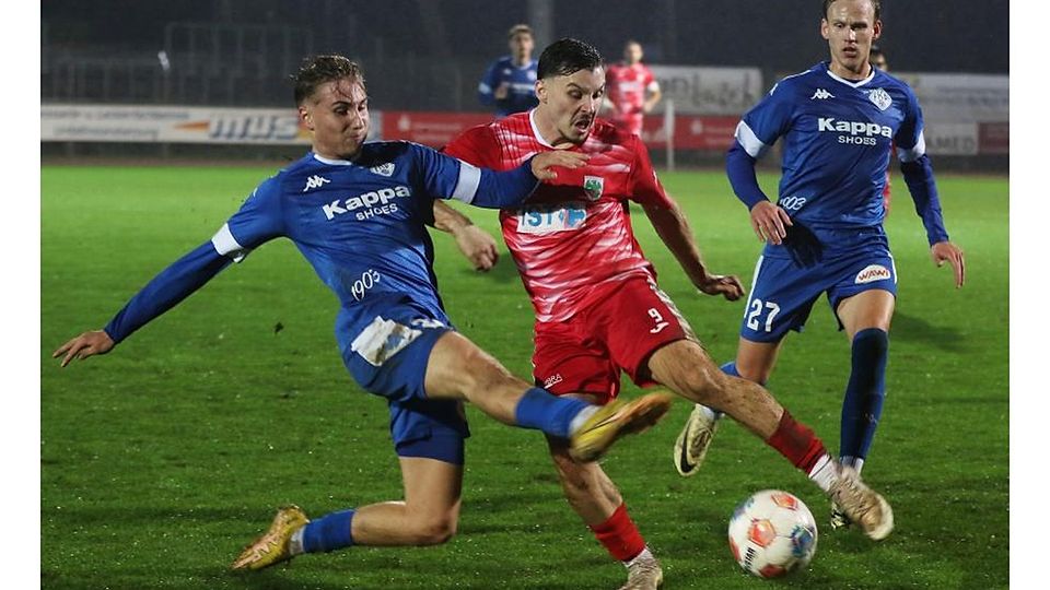 Auch im zweiten Duell der Saison ging es zwischen den Wormaten um Marc Nauth (rechts) und Noah Stilb vom FK Pirmasens hoch her.	Foto: Christine Dirigo/pakalski-press