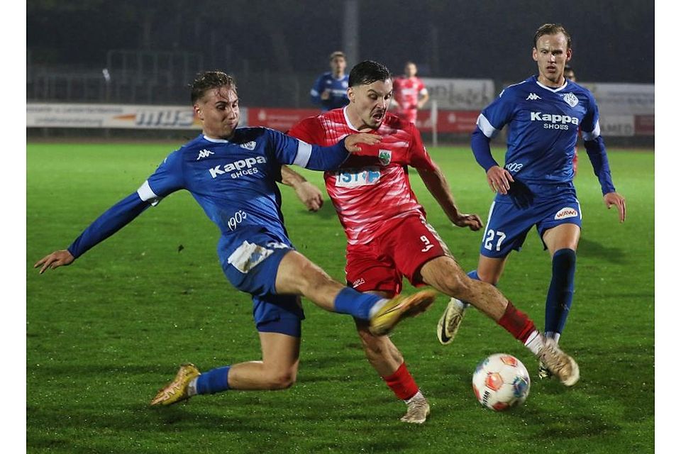 Auch im zweiten Duell der Saison ging es zwischen den Wormaten um Marc Nauth (rechts) und Noah Stilb vom FK Pirmasens hoch her.	Foto: Christine Dirigo/pakalski-press