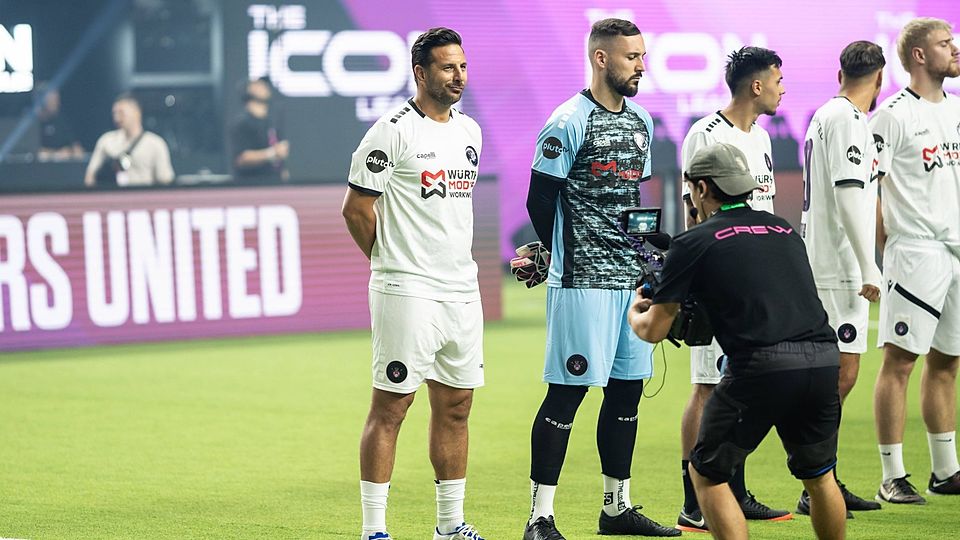 Natürlich sind die Kameras auf die Stars der Icon League gerichtet. Claudio Pizarro, dessen Namen nicht weiter erkärt werden muss, gehört dazu. Aber auch viele Amateurfußballer nutzen diese Bühne mit Vorliebe.