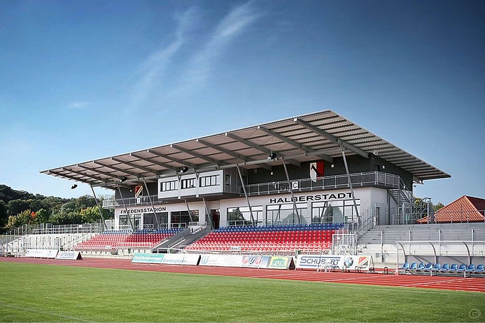 Das Friedensstadion in Halberstadt, Spielstätte des VfB Germania, bietet Platz für 5.000 Zuschauer. F: Sebastian Grote, http://bit.ly/149Wgul
