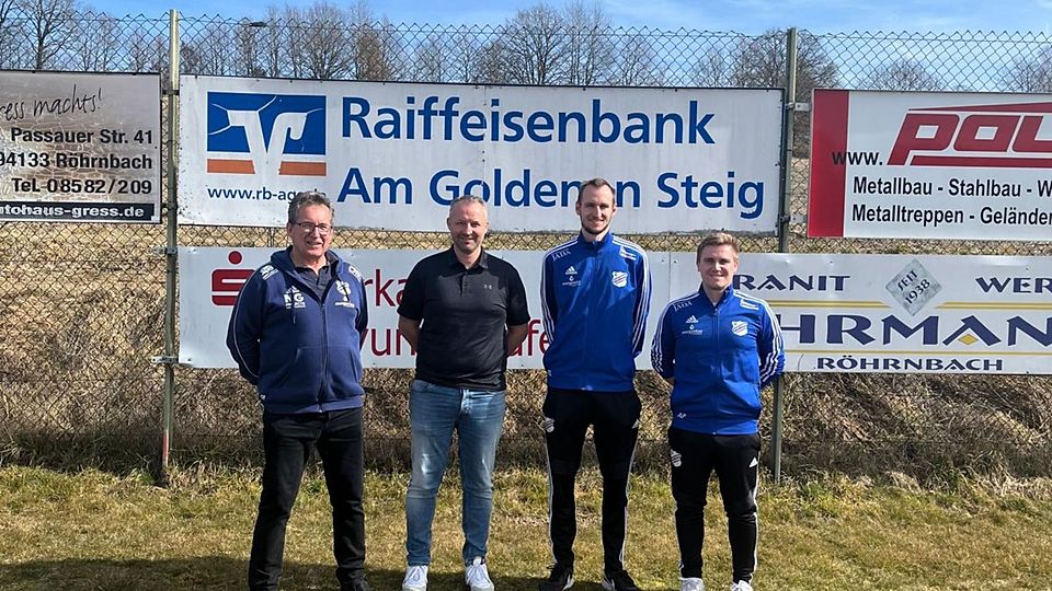 Stefan Gaisbauer (zweiter von links) soll den SV Röhrnbach in eine positive Zukunft führen 
