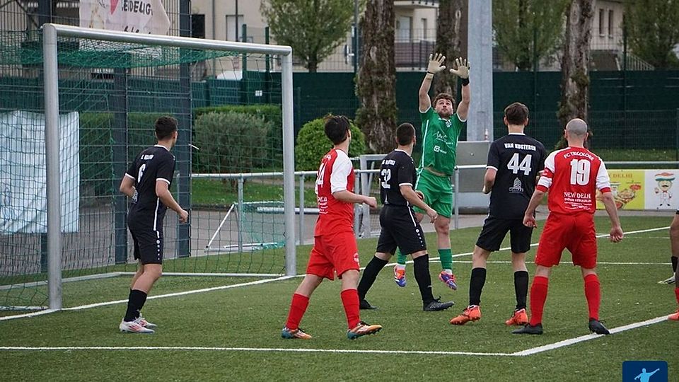 Moutfort (schwarze Trikots) empfängt Kayl-Tetingen, Gasperich (rot) Schouweiler