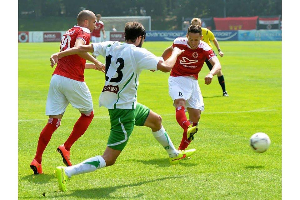 Viktorias Mittelfeldspieler Mike Wunderlich (rechts) erzielt gegen den polnischen Erstligaklub Lechia Gdansk das 1:0., Foto: uli Herhaus