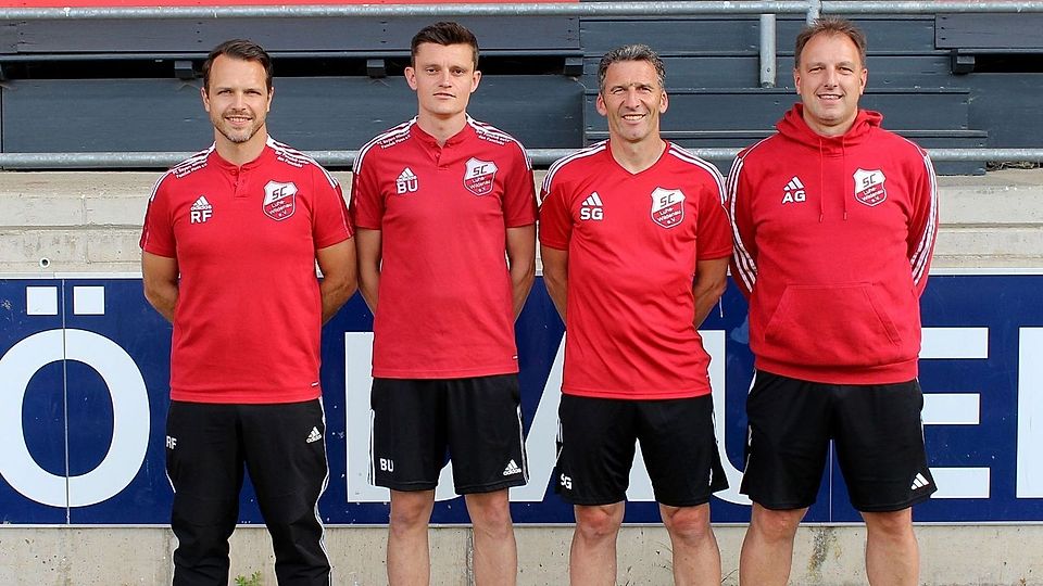 Torwarttrainer Roland Frischholz (von links), Cheftrainer Benjamin Urban und Co-Trainer Stefan Grünauer bilden auch nächste Saison das Trainergespann des SC Luhe-Wildenau – sehr zur Freude des Sportlichern Leiters Armin Goschler (rechts).