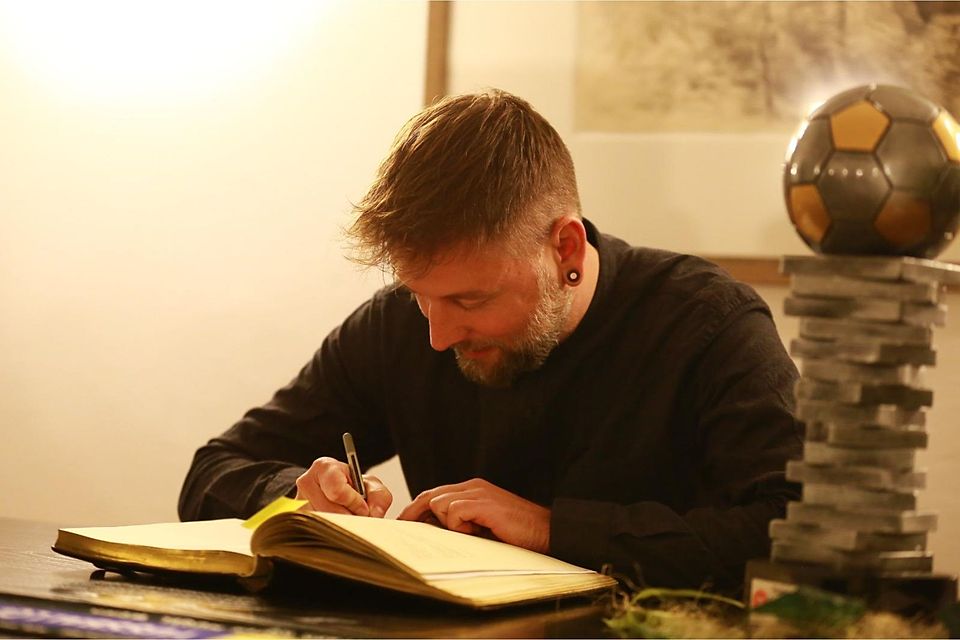 Im Jahr 2022 durfte sich Hendrik Penzel mit seinem Team in das goldene Buch der Stadt Weida eintragen.