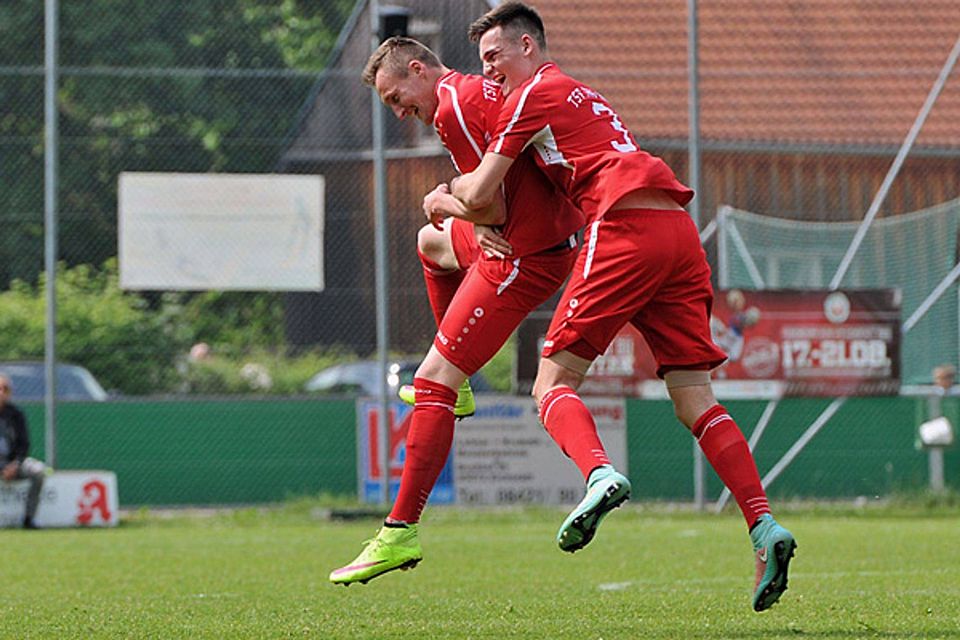 Sein wohl letzter Treffer im Trikot des TSV Rain: Sebastian Kinzel (li.) gelingt am Bayernliga-Schlussspieltag in Eichstätt Saisontreffer Nummer 51 (!). F: Jung