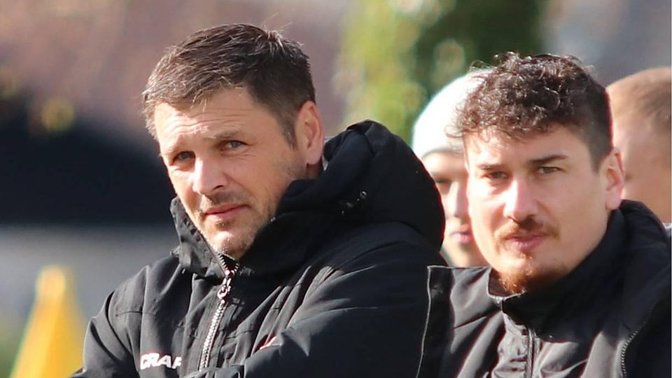 Hans Schneider (l.), Trainer der Geretsrieder Reserve, und Matthias Herberth (r.), Co-Trainer vom TuS.