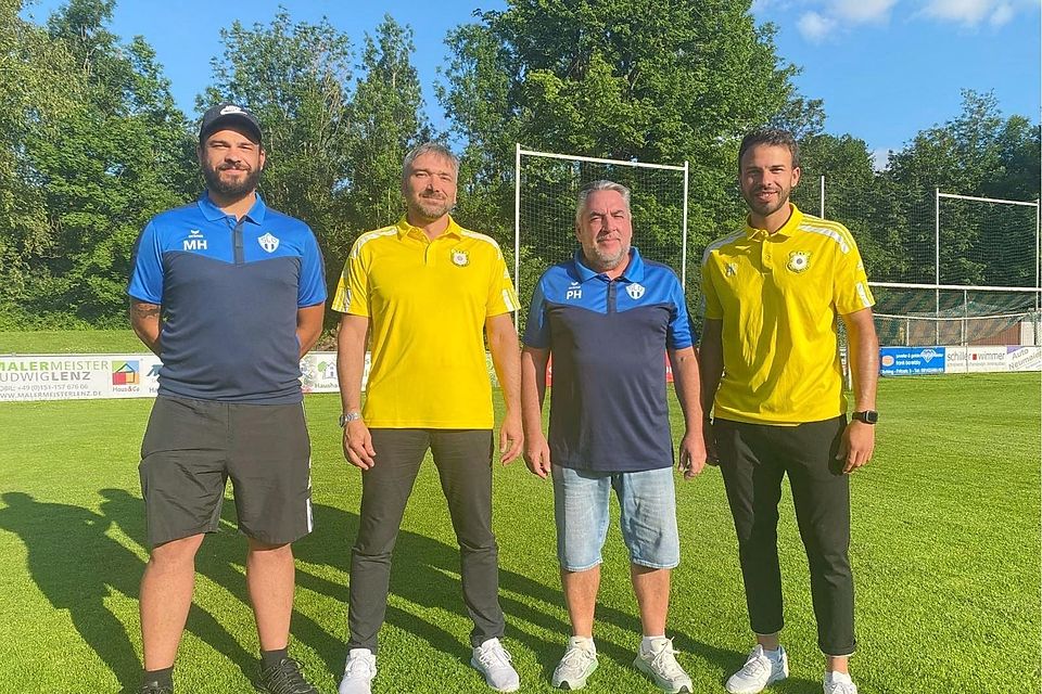 In den Farben getrennt, in der Sache vereint (v.l.): Martin Held (Vorstand SC Olching), Steffen Hoppe (2. Vorsitzender TSV Geiselbullach), Peter Helfer (Abteilungsleiter SC Olching) und Stefan Held (Spielertrainer TSV Geiselbullach).