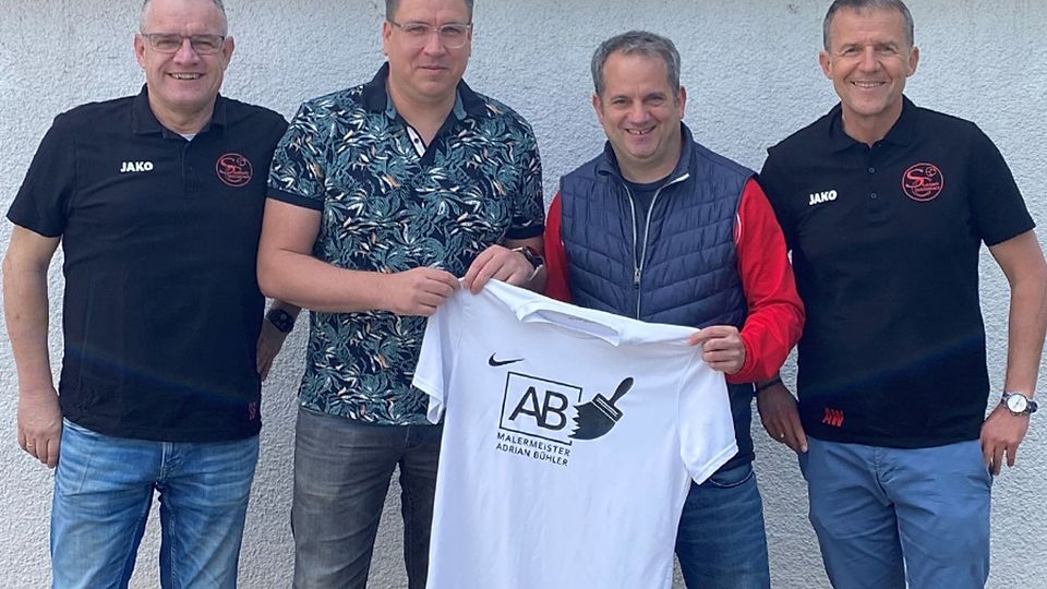 Von links: Stefan Gräther (2. Vorstand), Danny Singrin (Trainer), Manuel Hummel (Co-Trainer) und Achim Weis (1. Vorstand) | Foto: SC Kuhbach-Reichenbach 
