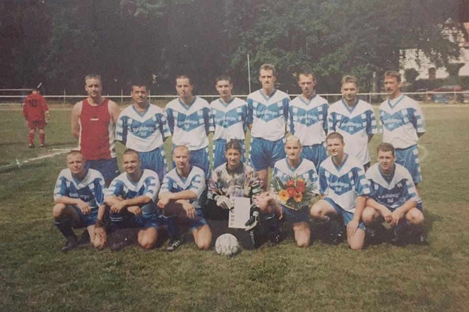 In der Saison 1996/97 bestritt Steffen Lilienthal (Vierter v.l/ oben) seine erste Spielzeit im Herrenbereich für Gernrode.