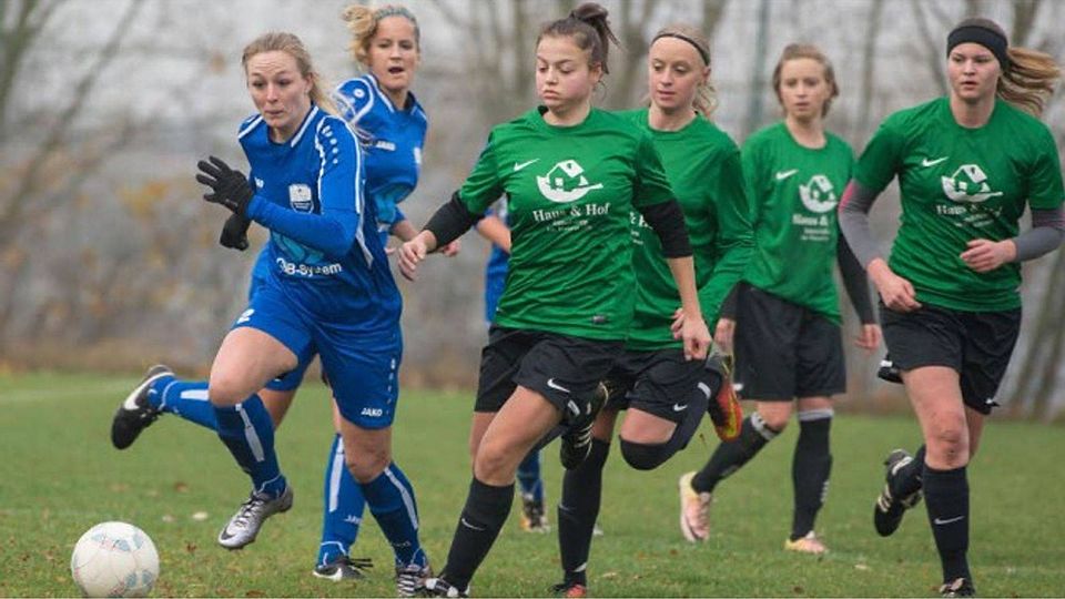 Die Frauen des VfL Kommern (grüne Trikots) unterlagen dem SC Stetternich mit 3:5. Foto: Steinicke